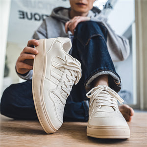 Men's Hong Kong style casual training shoes in beige and black with low-top design