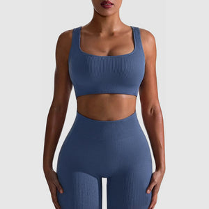Seamless high-elastic yoga fitness set for women in various colors with pullover top and nine quarter pants