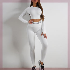Seamless women's sports set with long-sleeve top and yoga pants in various colors