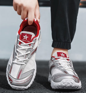 Men's breathable mesh low-top casual sneakers in white black and white red