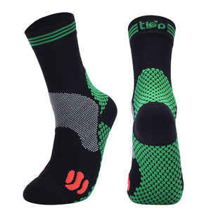 Moisture-wicking running socks in various colors and tube heights for men and women