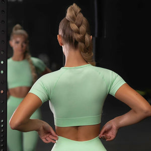 Seamless yoga sport set with short sleeve top and leggings in multiple colors