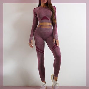 Seamless women's sports set with long-sleeve top and yoga pants in various colors