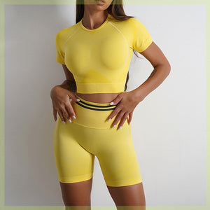 Seamless women's sports set with long-sleeve top and yoga pants in various colors