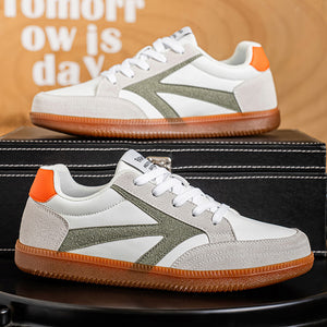 Men's retro trainer casual sports shoe with lace-up closure and rubber crepe sole