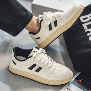 Men's Hong Kong style casual training shoes in beige and black with low-top design
