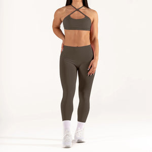 Seamless tight yoga outfit with back V waist-cinching design in various colors