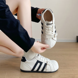 Womens German trainer casual leather sneakers in green with lace-up closure