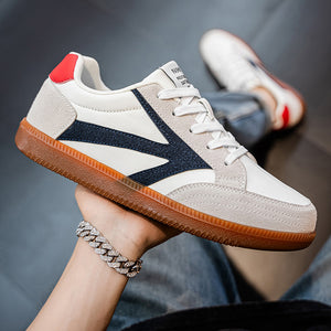 Men's retro trainer casual sports shoe with lace-up closure and rubber crepe sole