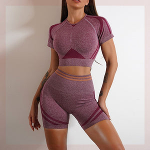Seamless women's sports set with long-sleeve top and yoga pants in various colors