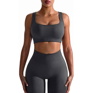 Seamless high-elastic yoga fitness set for women in various colors with pullover top and nine quarter pants