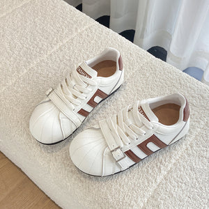 Womens German trainer casual leather sneakers in green with lace-up closure