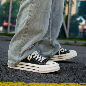 Men's low-top canvas sneakers in black and white and black khaki colors