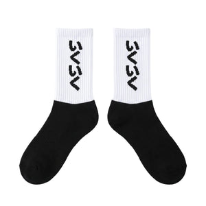 BLACK AND WHITE FITNESS SOCKS