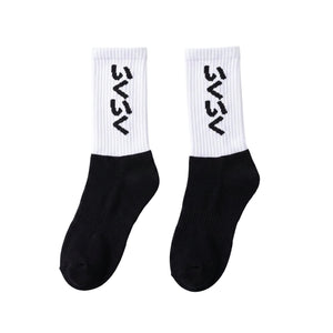 BLACK AND WHITE FITNESS SOCKS