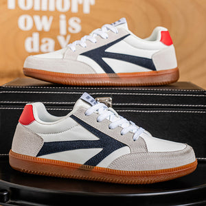 Men's retro trainer casual sports shoe with lace-up closure and rubber crepe sole
