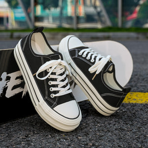 Men's low-top canvas sneakers in black and white and black khaki colors