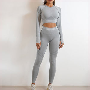 Seamless women's sports set with long-sleeve top and yoga pants in various colors