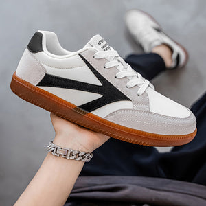 Men's retro trainer casual sports shoe with lace-up closure and rubber crepe sole
