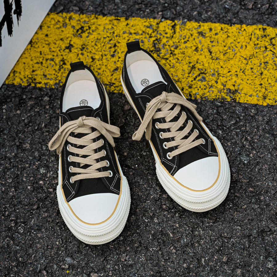 Men's low-top canvas sneakers in black and white and black khaki colors