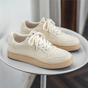Men's Hong Kong style casual training shoes in beige and black with low-top design