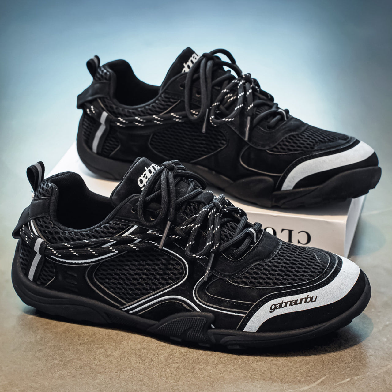 Breathable mesh men's running sneakers with rubber sole in multiple colors
