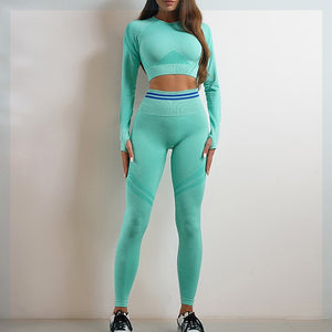 Seamless women's sports set with long-sleeve top and yoga pants in various colors